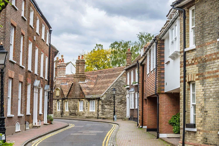 Choosing a qualified Surveyor Middlesbrough with expert tips for property